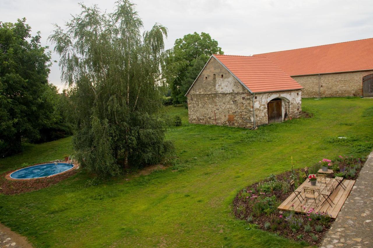 Ořechový dvůr Velke Nepodrice Exteriér fotografie