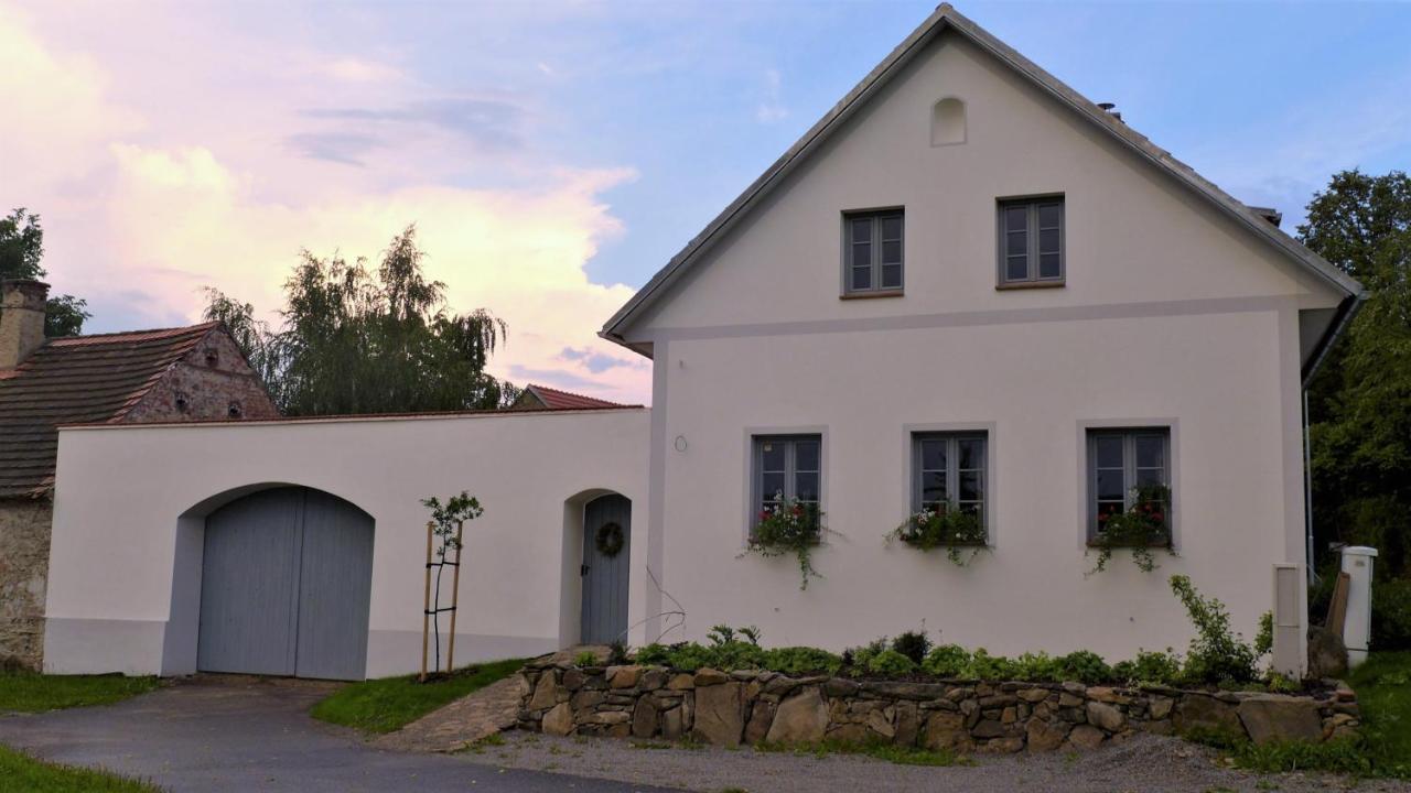 Ořechový dvůr Velke Nepodrice Exteriér fotografie