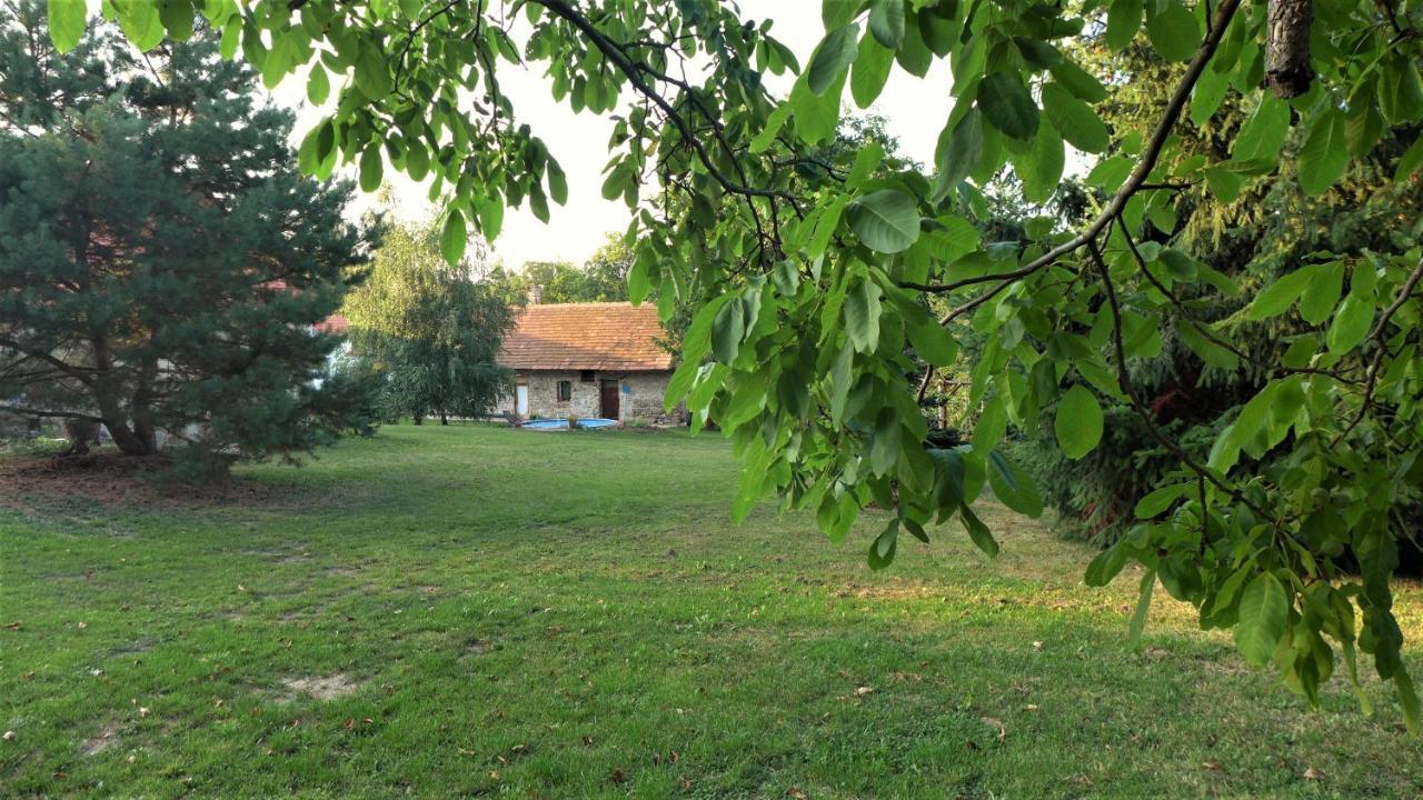 Ořechový dvůr Velke Nepodrice Exteriér fotografie