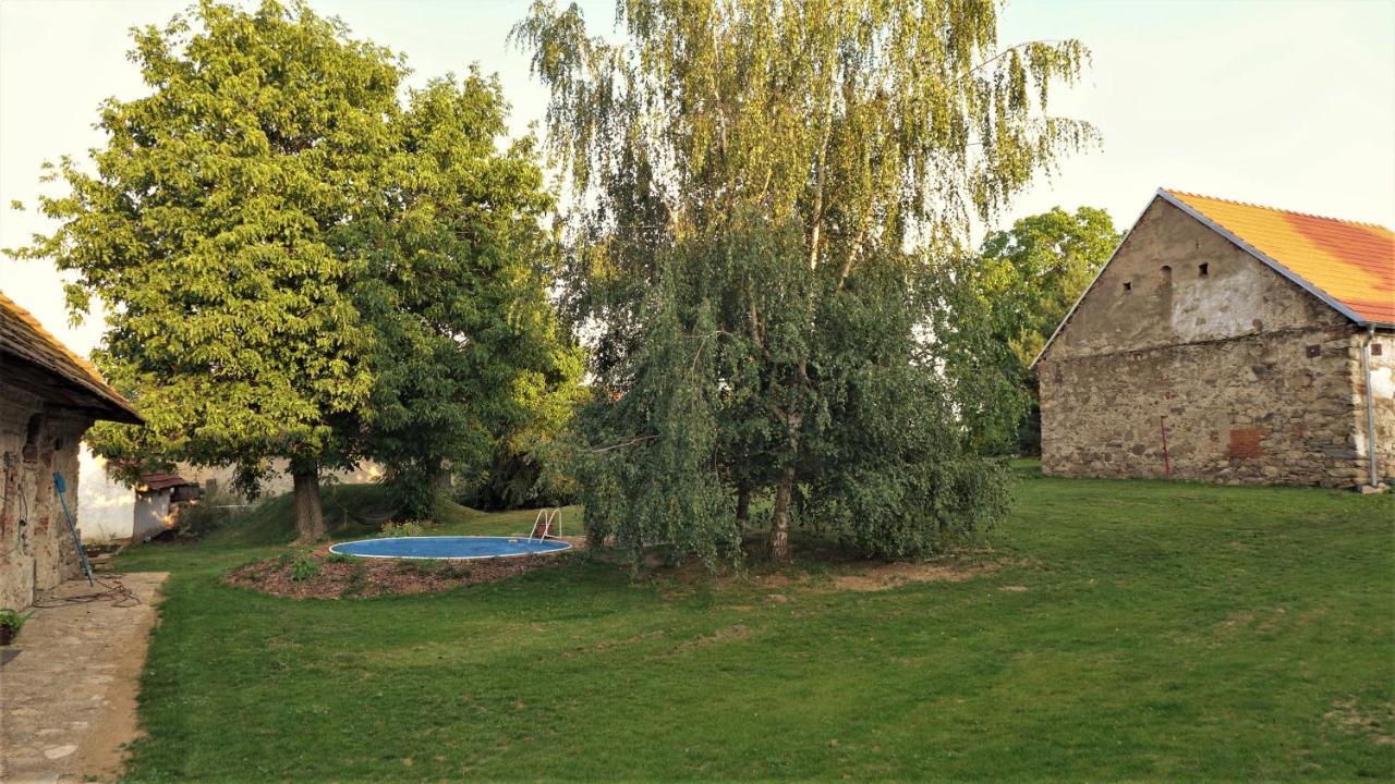 Ořechový dvůr Velke Nepodrice Exteriér fotografie