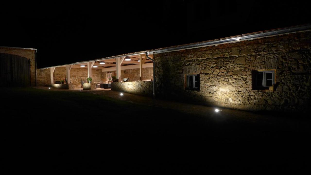 Ořechový dvůr Velke Nepodrice Exteriér fotografie