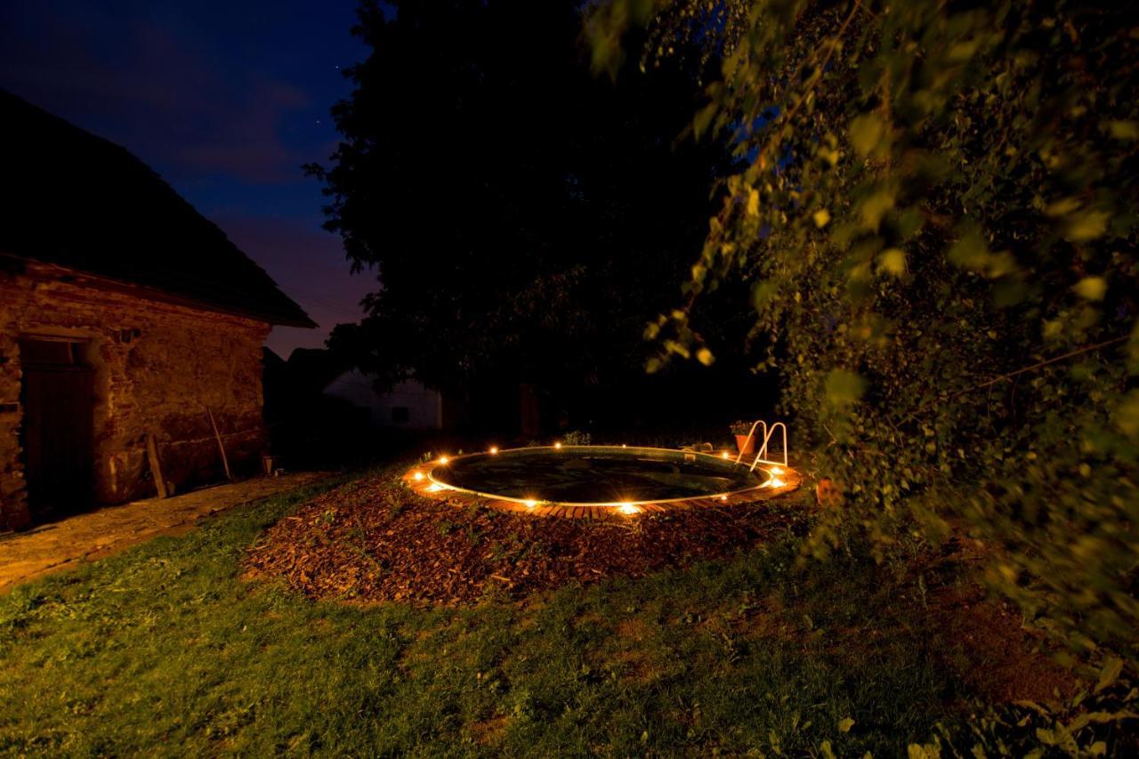 Ořechový dvůr Velke Nepodrice Exteriér fotografie