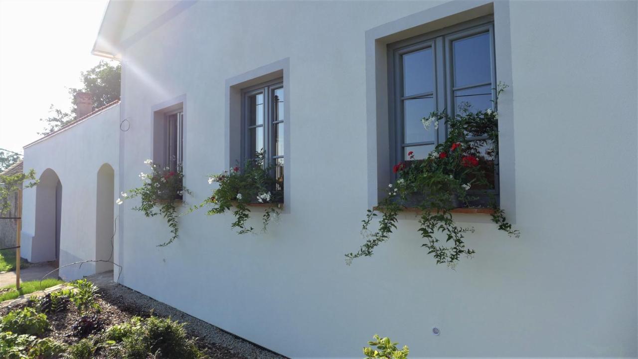 Ořechový dvůr Velke Nepodrice Exteriér fotografie
