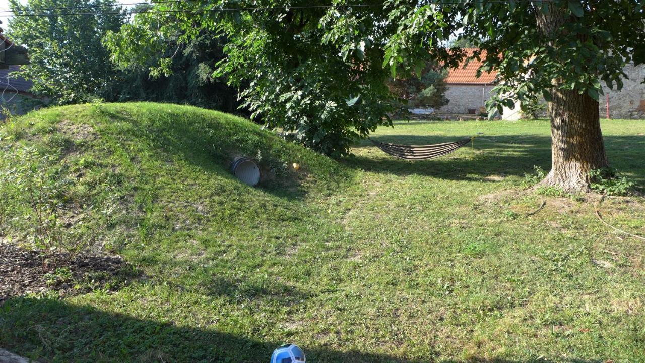 Ořechový dvůr Velke Nepodrice Exteriér fotografie