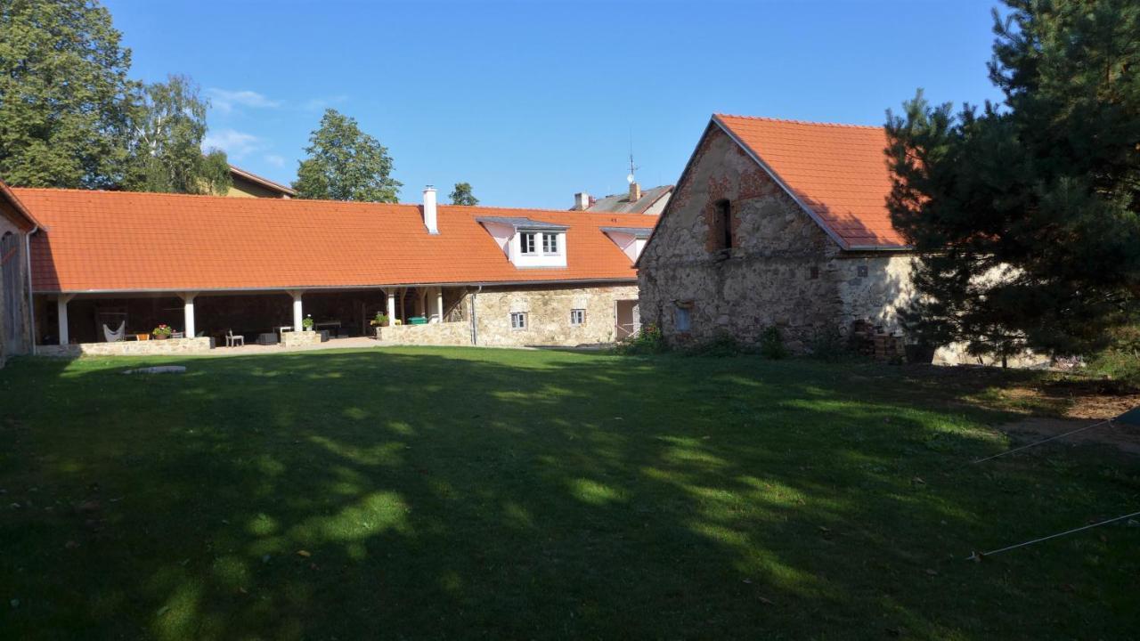 Ořechový dvůr Velke Nepodrice Exteriér fotografie